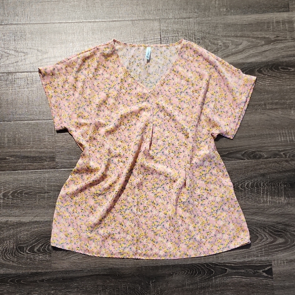 🦇 Que Zhu Floral Pink V-Neck Top 🦇